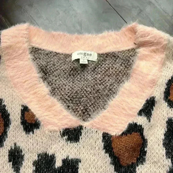 Umgee | Soft and fuzzy pink animal print pullover with puff sleeves - Picture 9 of 13